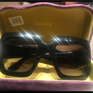 2017 oversized black Gucci sunglasses